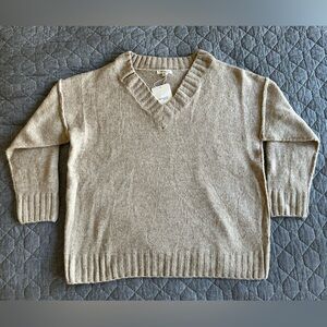 NWT Miracle oatmeal colored v-neck sweater with raw seams - size M/L